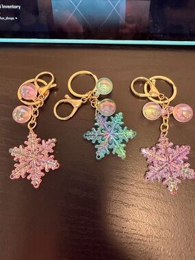 NEW Iridescent Snowflake Keychain/bagcharm